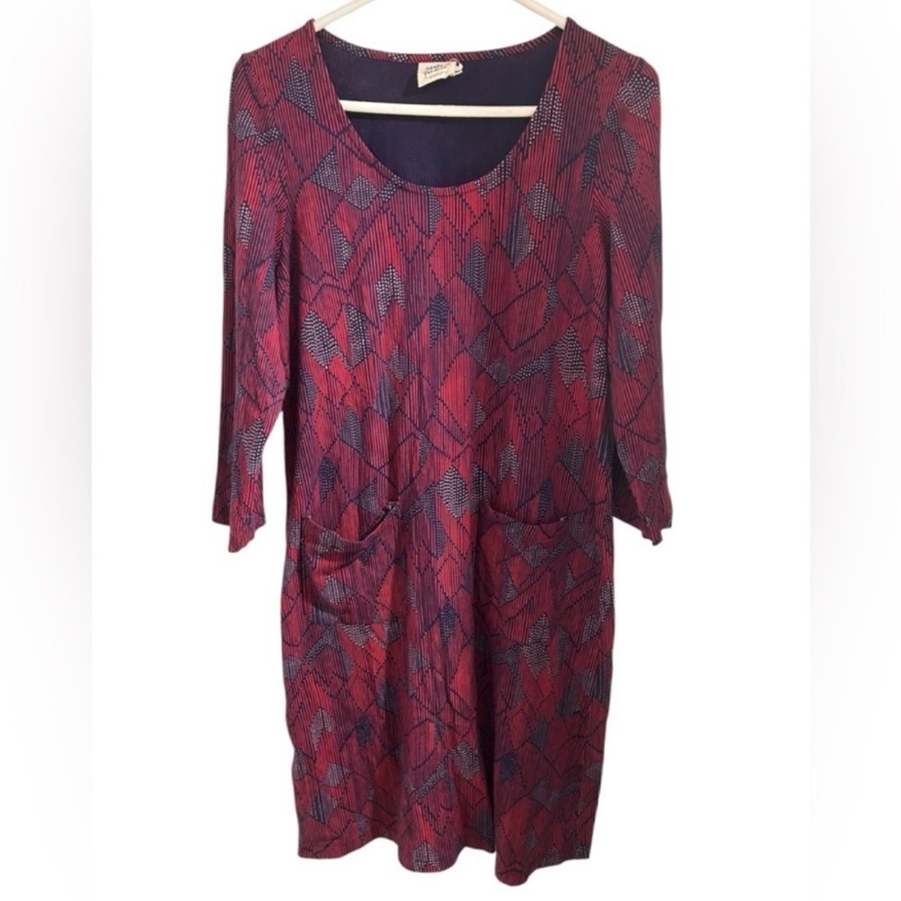 Mata Traders Long Sleeve Pocket Shift Dress
Jersey Stretch
Geometric print